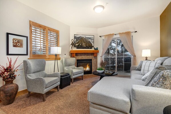 Vacation Rentals in Park City at Bear Hollow Lodges 4201: Living room with gas fireplace and private balcony access