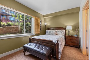 Vacation Rentals in Park City at Bear Hollow Lodges 4201: Primary bedroom with Queen bed and ensuite bathroom