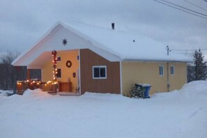 Hiver, stationnement déblayé