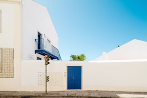 Whether you're seeking a romantic getaway, a family vacation, or a trip with friends, Alfama Modern Flats promises an idyllic retreat! #alfama #portugal #pt #lisbon