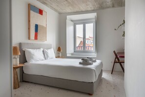 The master bedroom comes complete with an ensuite bathroom, providing a sense of privacy and convenience #privacy #convinience #portugal #pt #lisbon