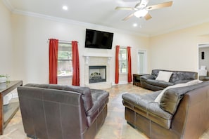 Living Room | Central A/C | Fireplace | Smart TV