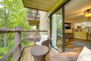 Private Balcony | Self Check-In | 14 Mi to Great Smoky Mountains National Park