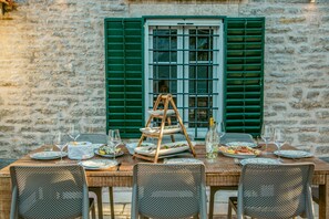 Outdoor dining