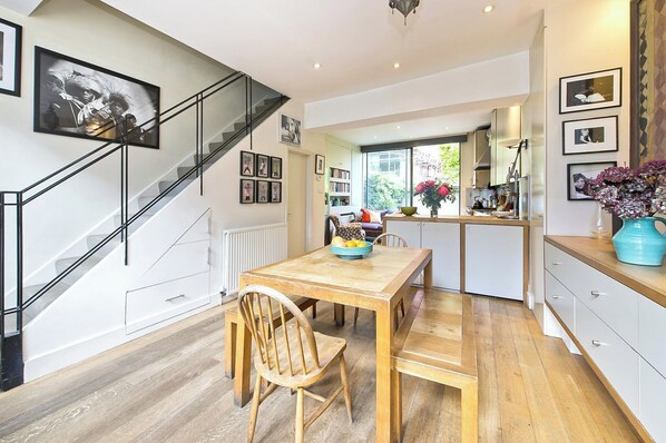 Kitchen and dining room 