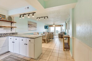 Kitchen | Dishwasher | Spices | Microwave