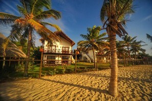Vista frontal de la propiedad