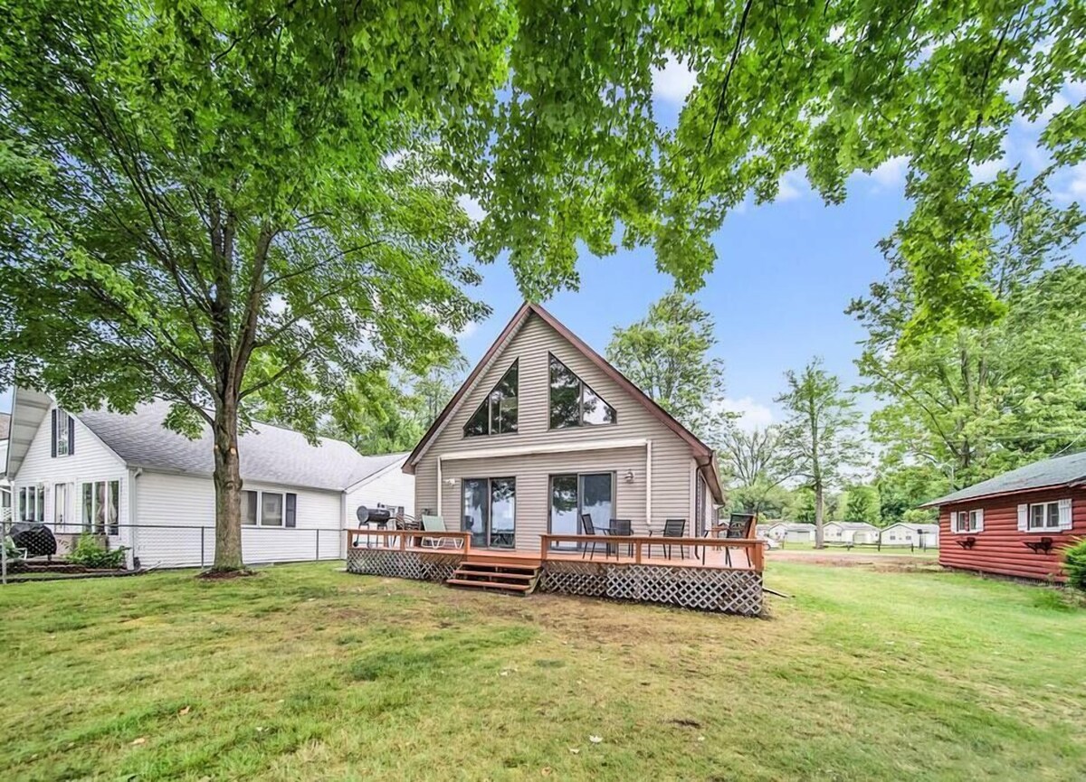 Serenity Shores – Lakeside/Dock/Dog Friendly!