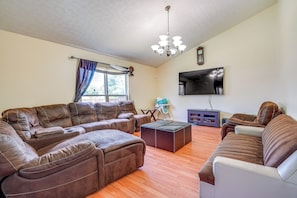 Living Room | Smart TV | Central A/C | Free WiFi | High Chair