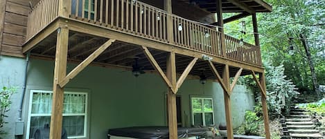 Deck overlooking the Creek - Hot tub and choice of 2 grills