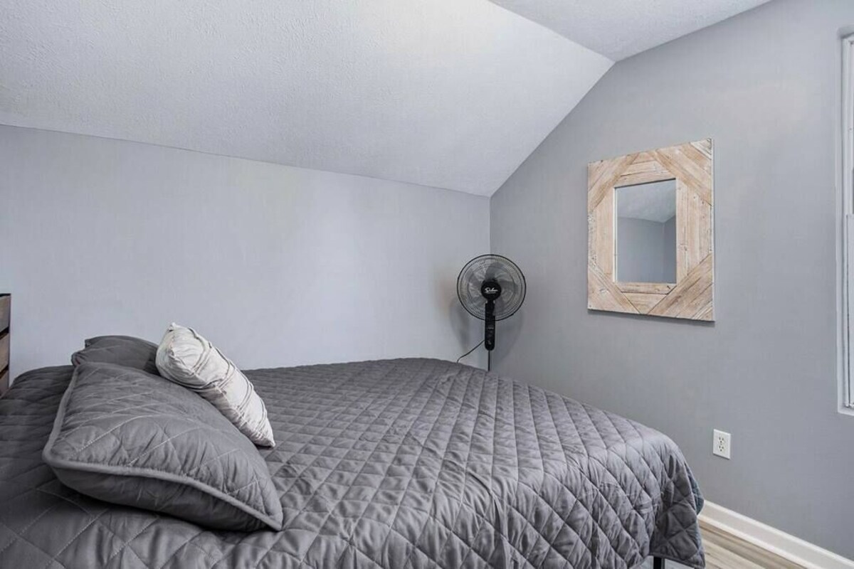 Lakefront Bliss – Chic Cottage/Dock/Dog Friendly!