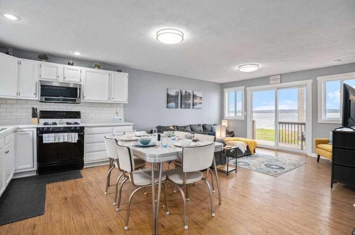 Lakeside Escape with Fire Pit & Dock/Dog Friendly!