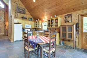 Dining Area | Dishware & Flatware Provided