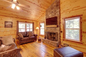 Living Room | Queen Sleeper Sofa | Smart TV | Gas Fireplace