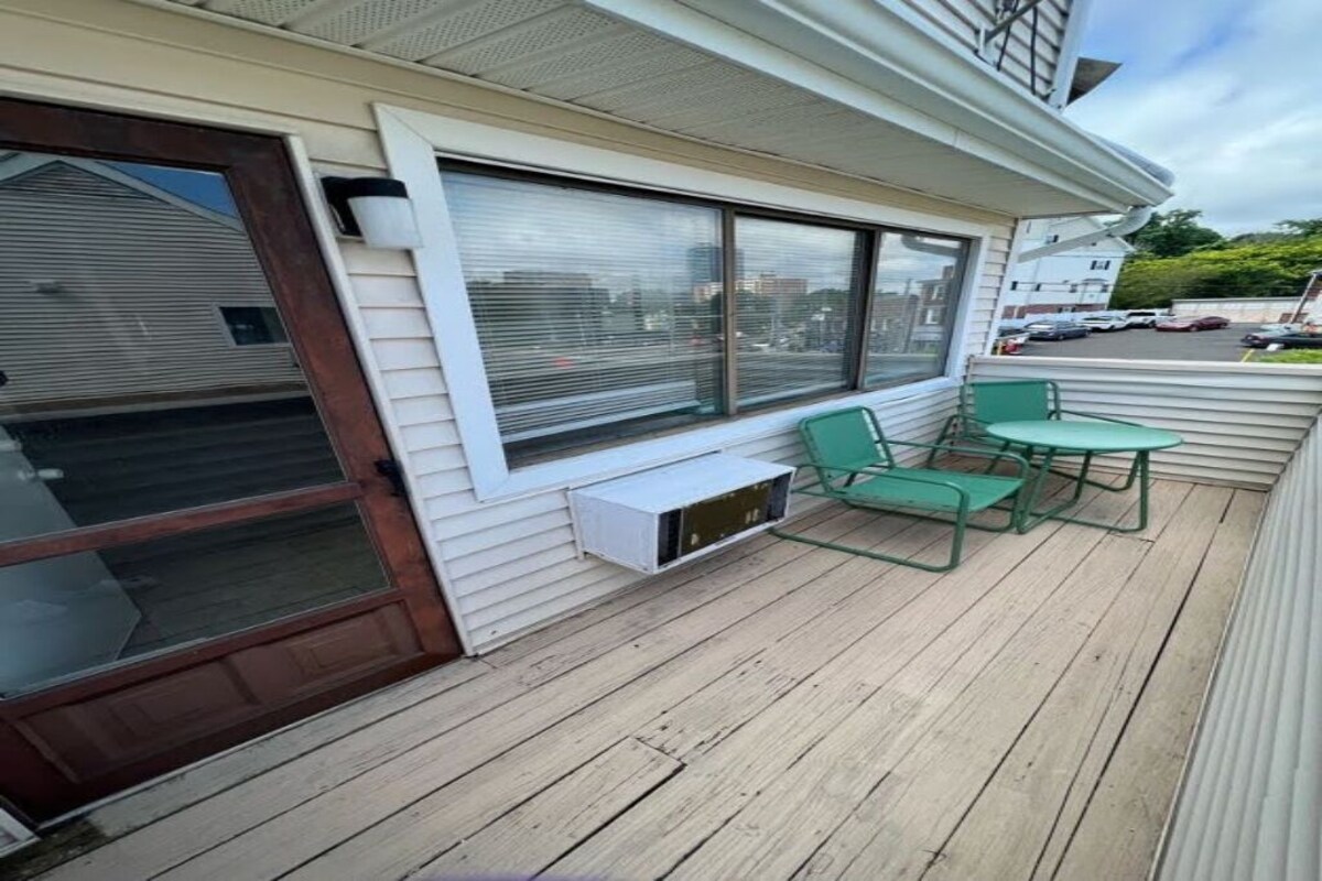 Chic Urban Retreat: Newly Renovated Condo Minutes from Downtown Stamford