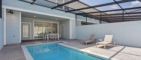 Sip, Sunbathe, and Splash: Your Perfect Florida Poolside Escape