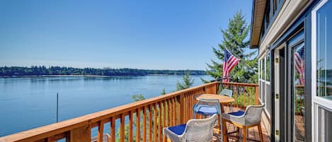 Shelton Vacation Rental | 3BR | 2.5BA | 2,000 Sq Ft | Stairs Required
