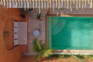 Private pool
