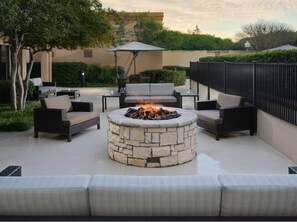 Outdoor firepit