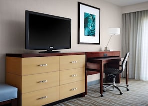 In-room amenities: work desk and flat screen TV