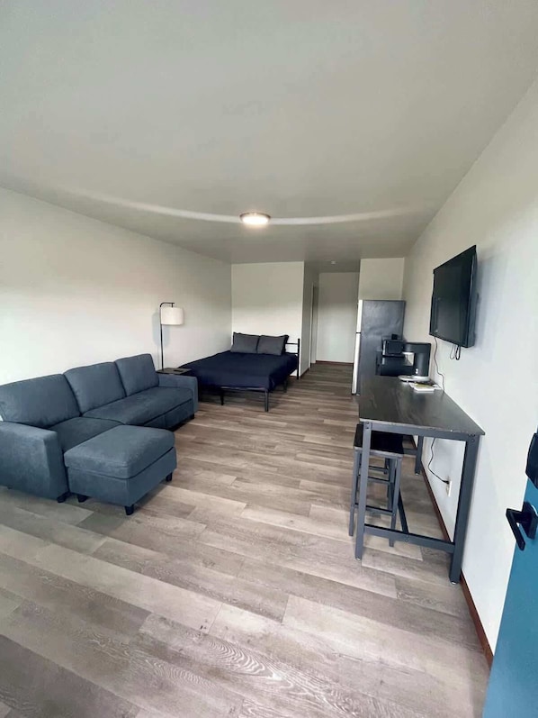 Studio Unit 12