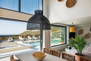 Troia Estate consists of Villas I & III, which have an identical layout, covering 400 m2 in total and comfortably accommodating 16 guests in 8 en-suite bedrooms