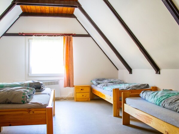 Propriété, Bâtiment, Meubles, Confort, Maison, Fenêtre, Bois, Design Intérieur, Architecture, Cadre De Lit