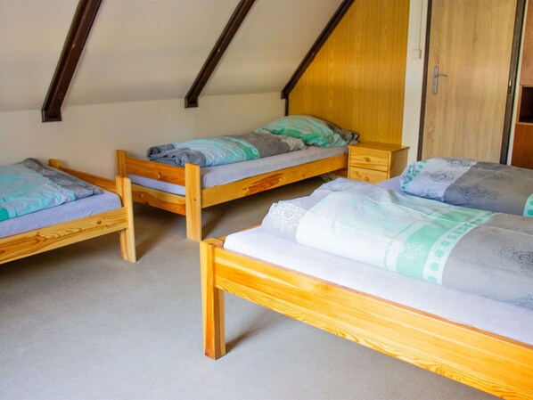 Propriété, Meubles, Confort, Bleu Azur, Bois, Textile, Lit Superposé, Sol, Cadre De Lit, Hôtel