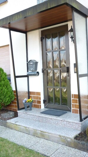 Haustür mit Eingang zur Residenz