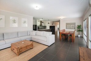 Living room (2)