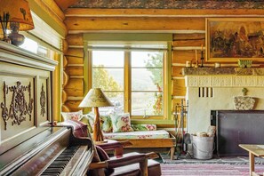 MDW Chief Joseph Rustic Log Home