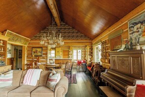 MDW Chief Joseph Rustic Log Home