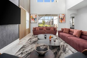 Living Room *Highlight*