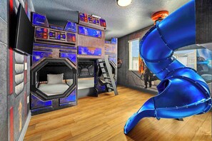 Starship *Theme Room 2* on Second Floor