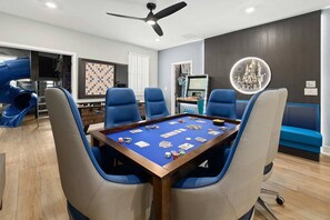 Spielezimmer
