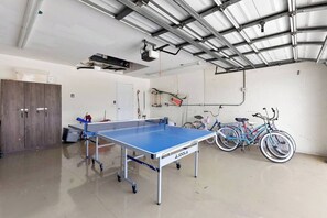Full size ping pong table and bicycles for the whole family 