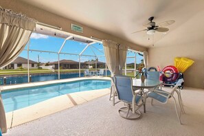 Lanai for relaxing, eating or just enjoying the weather in heated pool