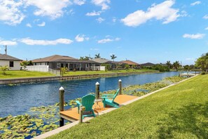 Dock for relaxing, fishing, feeding the turtles, sunbathing or launching the kayaks