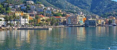 Rapallo, die kleine Schwester von Portofino, malerisch gelegen am Tigullio-Golf.