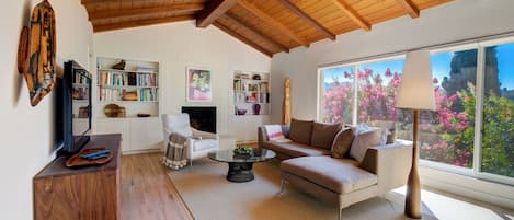 Luxurious open floor plan, comfortable and inviting living room.
