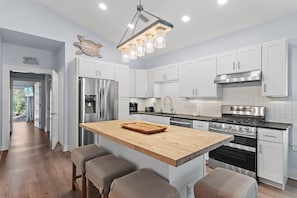 Fully Furnished Kitchen with a spacious island perfect for cooking and entertaining.
