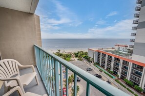 Balcony with Amazing Views of the Ocean