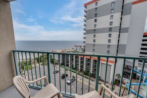 Balcony with Amazing Views of the Ocean