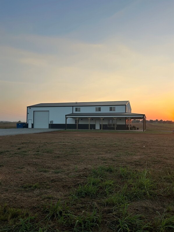 Modern Barndomenium Farmhouse on 40 acres