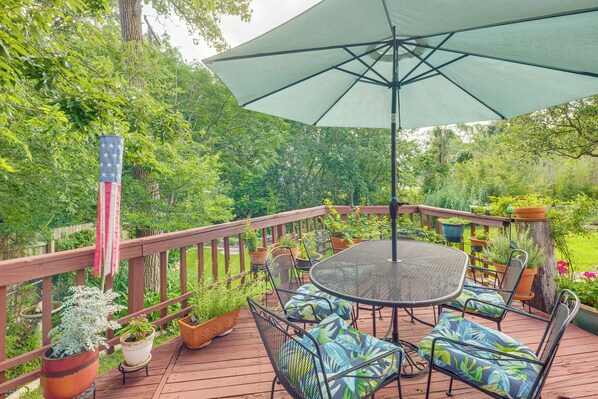 Bryan Vacation Rental | 3BR | 2BA | 1,354 Sq Ft | 4 Steps to Enter