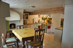 Kitchen and dining area (ground floor)