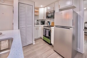 Stay Fresh, Dine in Style 🍴❄️ Experience comfort and convenience with our Airbnb's modern kitchen and generously-sized refrigerator.