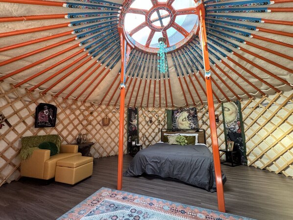 Mongolian yurt with Queen size bed and propane heater. No electricity, lanterns provided.