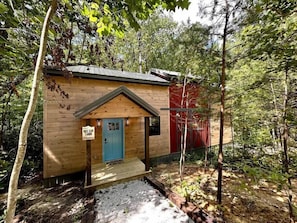 Box Car Cabin, Named for the train theme look and décor.   Tucked away in the Daniel Boone National Forest. 