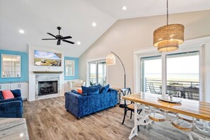 Living Room / Dining Area 